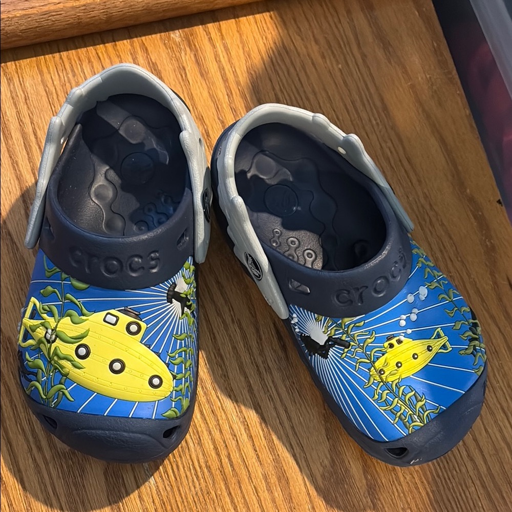 CROCS Kids Blue and Yellow Sandals with Yellow Submarine Design, 10/11